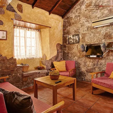 Charming Lodge In Las Palmas De Gran Canaria With Private Pool Orman Evi